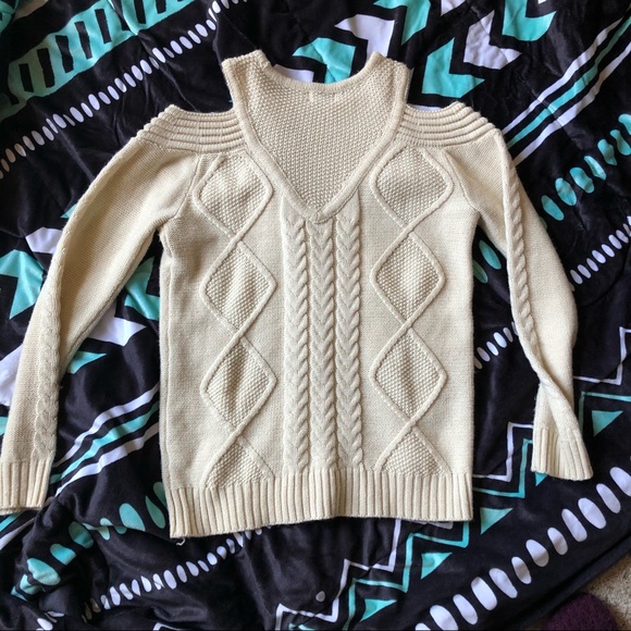 Brigitte Bailey French Cut cable knit cold shoulder sweater - Picture 3 of 4